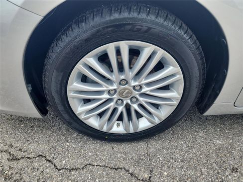 Used 2014 Lexus ES 350 w/ Luxury Package FWD image 9