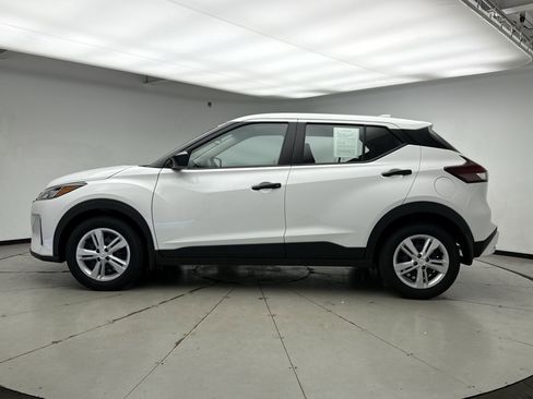 Used 2025 Nissan Kicks Play S image 2