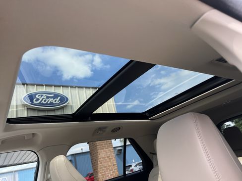 Used 2024 Ford Explorer Limited w/ Equipment Group 301A AWD/4WD image 13