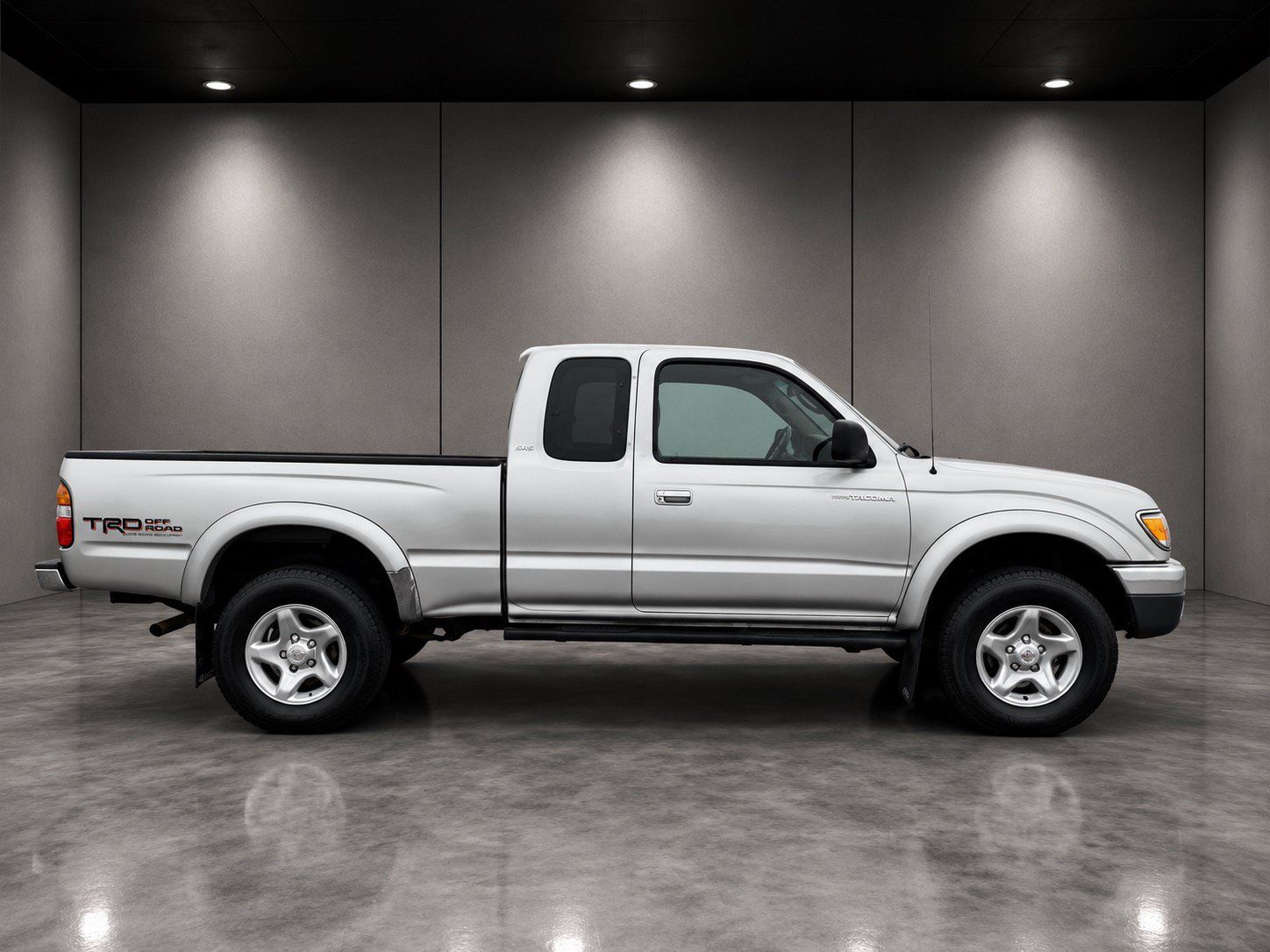 Used 2004 Toyota Tacoma 4x4 Xtracab V6 w/ SR5 Color-Keyed Pkg image 5