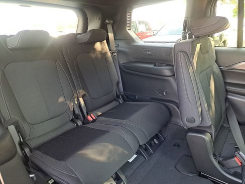 New 2025 Jeep Grand Cherokee L Laredo w/ Luxury Tech Group I image 5