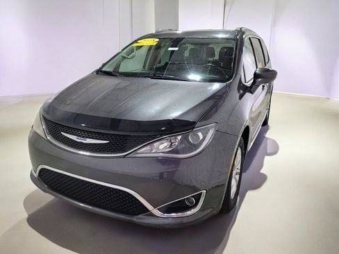 Used 2018 Chrysler Pacifica Touring-L image 14