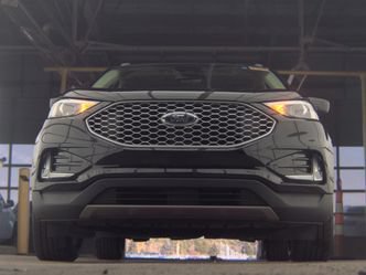 Used 2024 Ford Edge SEL w/ Convenience Package AWD/4WD image 3