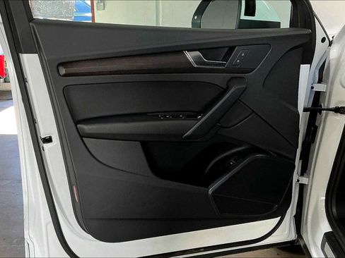 Certified 2025 Audi Q5 2.0T Premium image 25