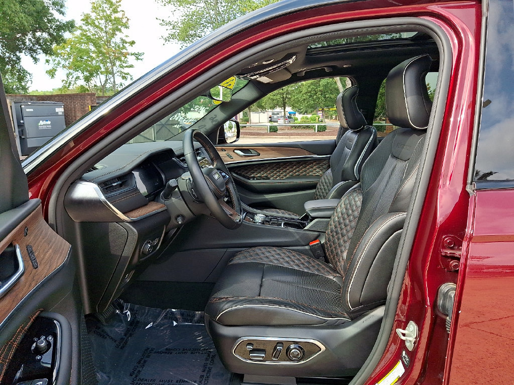 Used 2023 Jeep Grand Cherokee L Summit w/ High Altitude Package AWD/4WD image 13