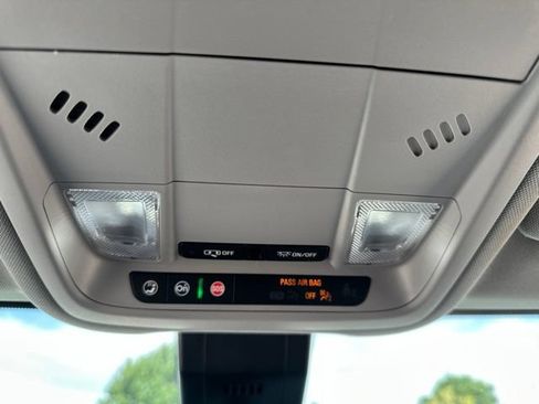 Used 2022 GMC Terrain SLE w/ Driver Convenience Package FWD image 11