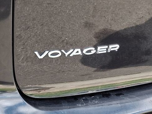 Used 2023 Chrysler Voyager LX FWD image 34