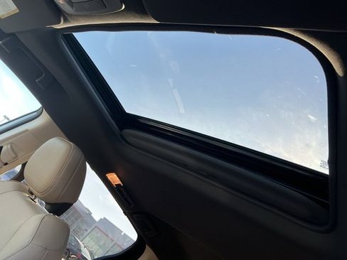 Used 2024 Toyota Sienna XLE image 19