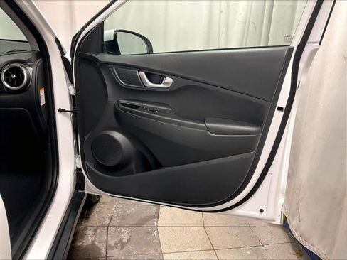 Used 2023 Hyundai Kona SE w/ Cargo Package image 12