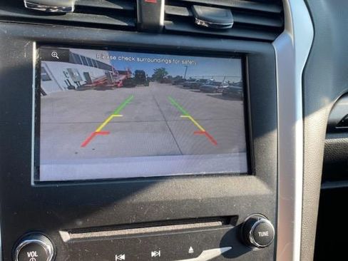 Used 2015 Ford Fusion SE image 10