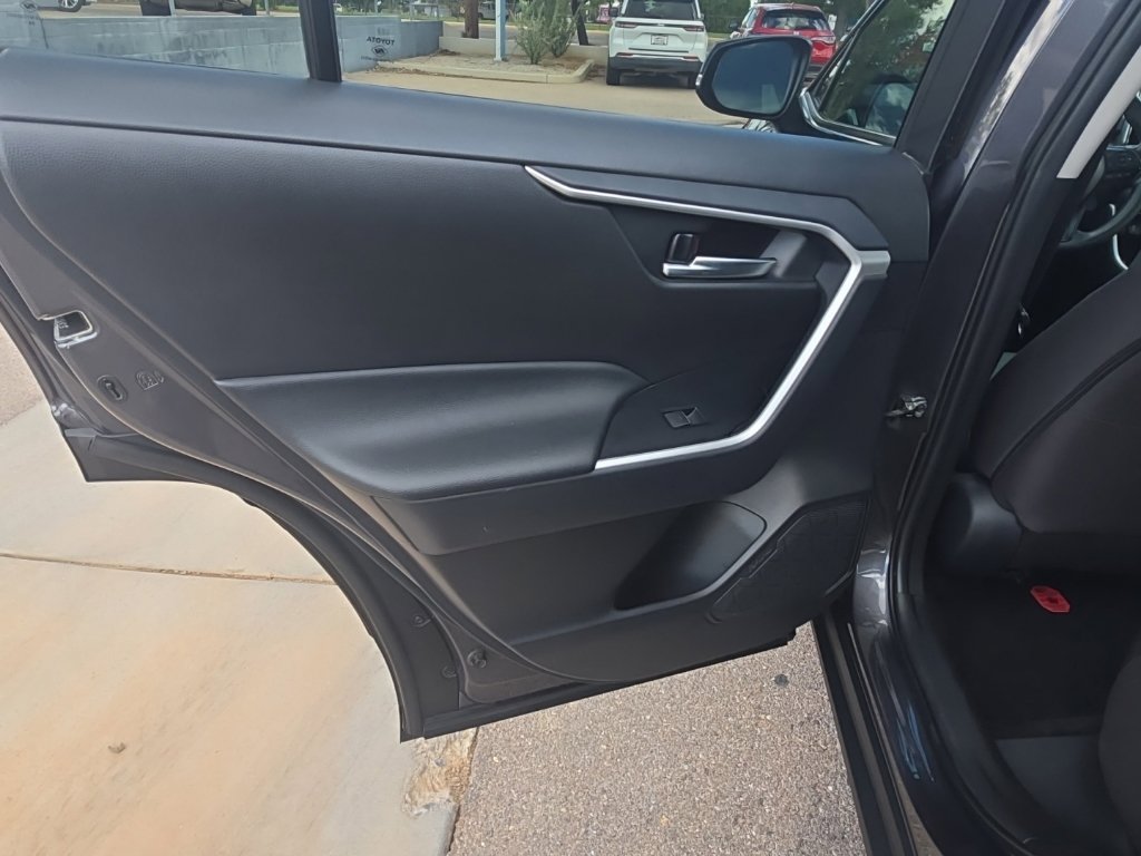 Used 2025 Toyota RAV4 XLE AWD/4WD image 12