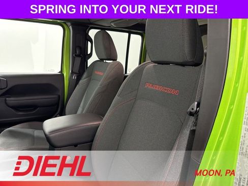 Used 2025 Jeep Wrangler Unlimited Rubicon w/ Convenience Group image 18