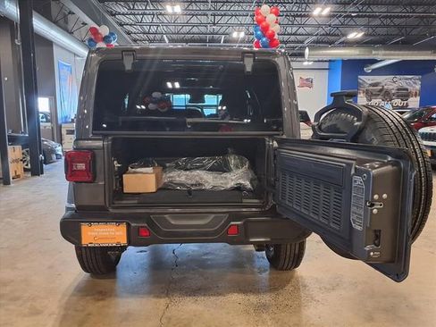 Used 2025 Jeep Wrangler Sport S image 10