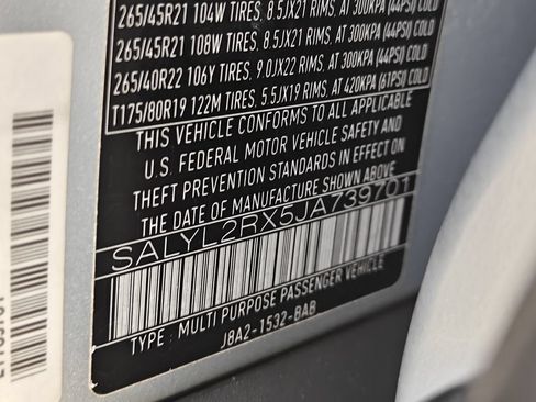 Used 2018 Land Rover Range Rover Velar R-Dynamic SE AWD/4WD image 40