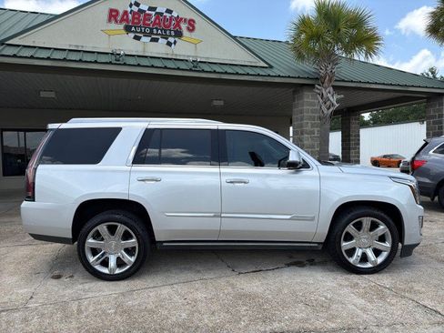Used 2019 Cadillac Escalade Premium Luxury RWD image 2