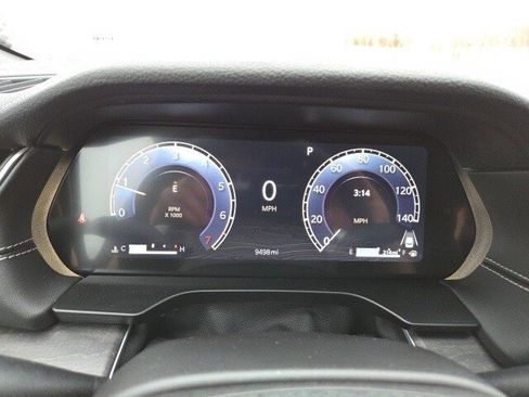 Used 2025 Jeep Grand Cherokee Limited w/ Luxury Tech Group II image 17