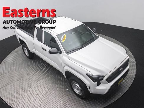 Used 2024 Toyota Tacoma SR RWD image 3