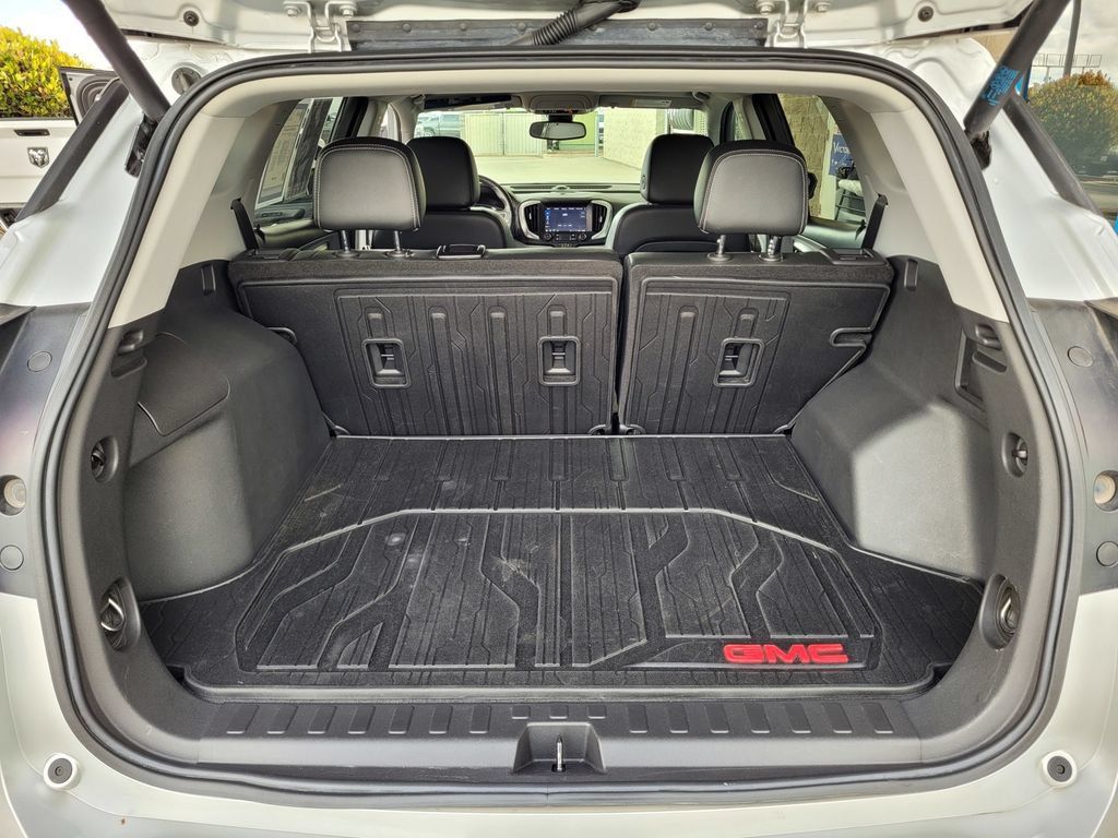 Used 2022 GMC Terrain SLT w/ Infotainment Package II AWD/4WD image 7