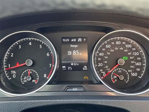 Used 2019 Volkswagen Golf SE image 21