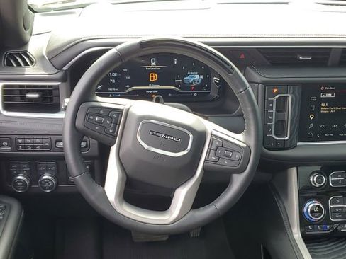 Used 2024 GMC Yukon Denali w/ Denali Reserve Package AWD/4WD image 12