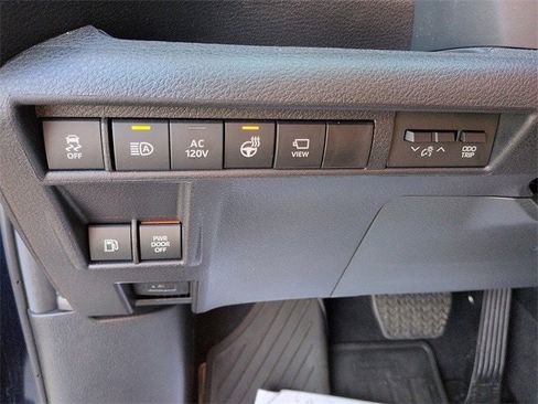 Used 2025 Toyota Sienna Platinum image 19