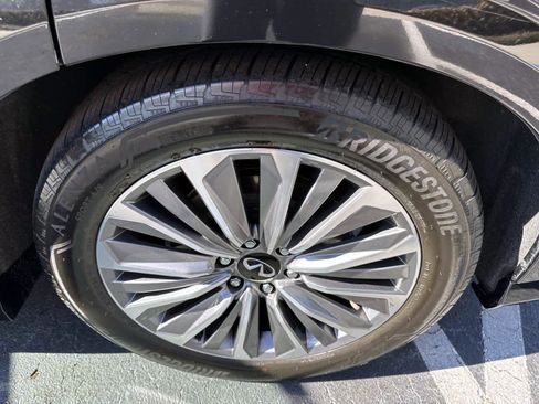 Certified 2025 INFINITI QX80 Sensory image 30