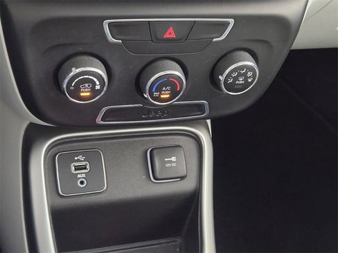 Used 2018 Jeep Compass Latitude image 23