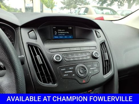 Used 2018 Ford Focus SE w/ SE Appearance Package FWD image 19
