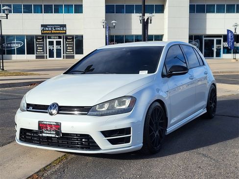 Used 2017 Volkswagen Golf R 4-Door image 9