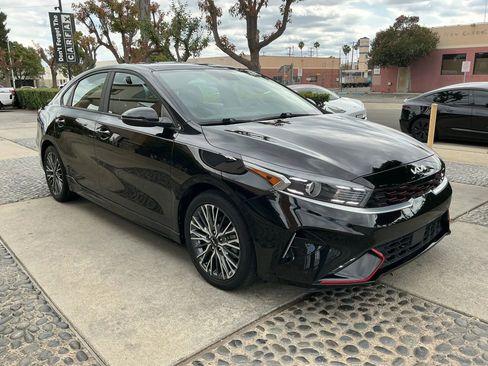 Used 2023 Kia Forte GT-Line w/ GT-Line Premium Package FWD image 3