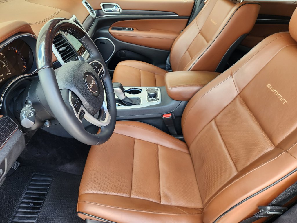 Used 2018 Jeep Grand Cherokee Summit w/ Skid Plate Group AWD/4WD image 13