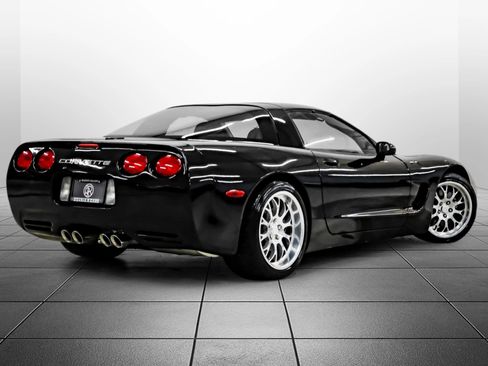 Used 2002 Chevrolet Corvette Coupe w/ Preferred Equipment Group2 RWD image 9