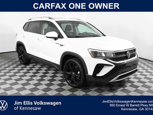 Certified 2023 Volkswagen Taos SE w/ Panoramic Sunroof Package FWD image 1