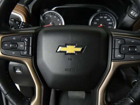 Used 2022 Chevrolet Silverado 1500 High Country image 2