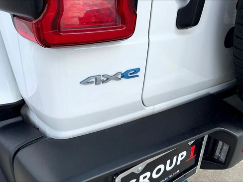 Used 2022 Jeep Wrangler Unlimited Sahara image 29