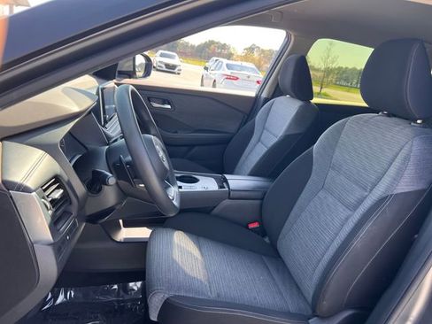 Used 2023 Nissan Rogue SV image 13