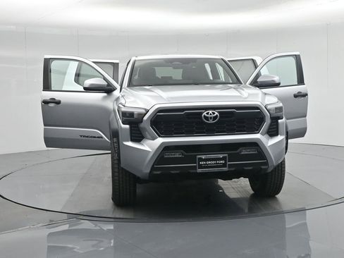 Used 2024 Toyota Tacoma TRD Off-Road image 33
