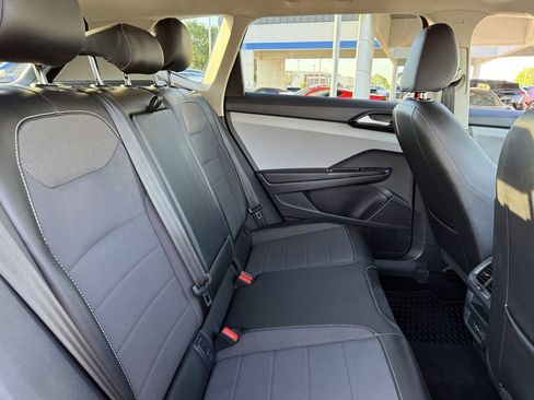 Used 2022 Volkswagen Taos SE image 22