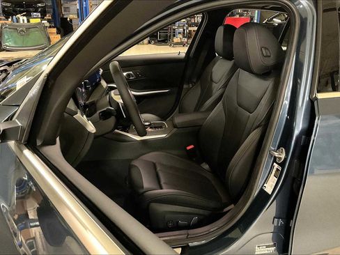 Used 2025 BMW 330i Sedan w/ Premium Package image 9