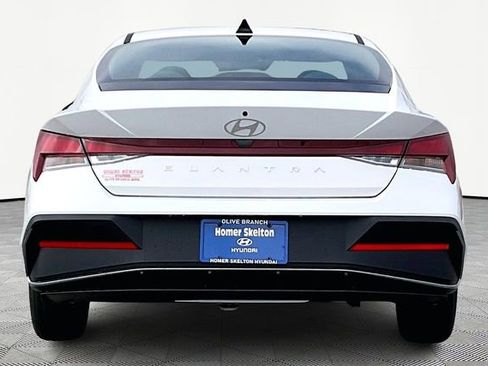 New 2026 Hyundai Elantra SE FWD image 4
