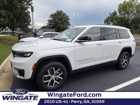 Used 2024 Jeep Grand Cherokee L Limited AWD/4WD image 1