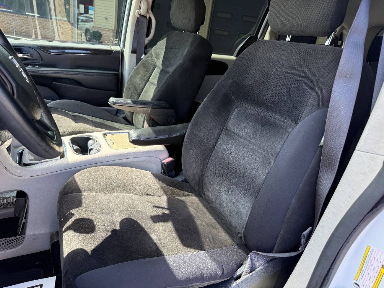 Used 2015 Dodge Grand Caravan SXT w/ Security Group FWD image 13