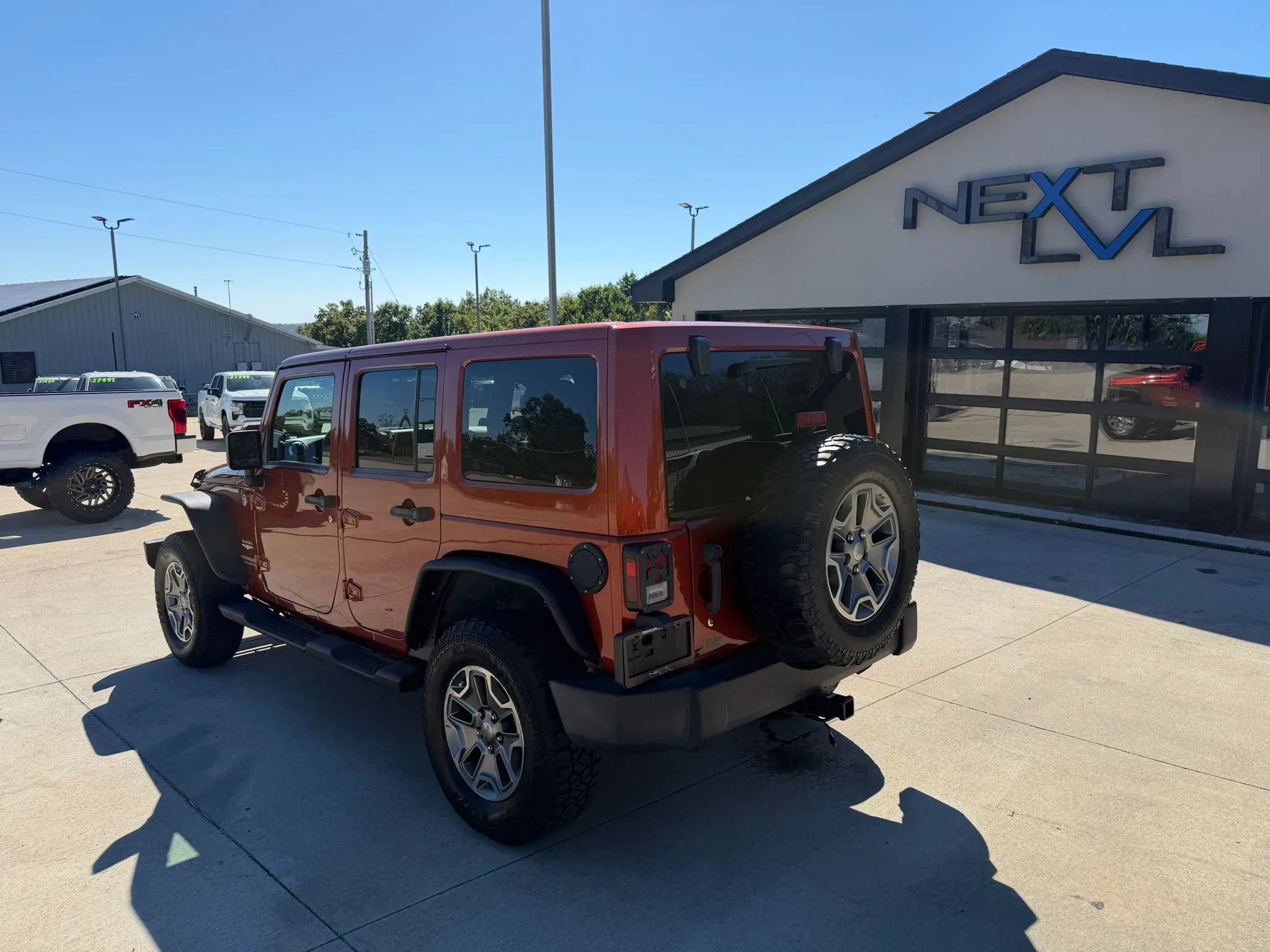 Used 2014 Jeep Wrangler Unlimited Sahara w/ Connectivity Group AWD/4WD image 7