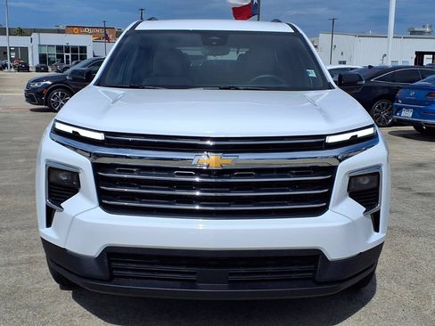 Used 2026 Chevrolet Traverse LT w/ Driver Confidence Package FWD image 2