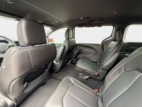 New 2026 Chrysler Pacifica Select FWD image 18