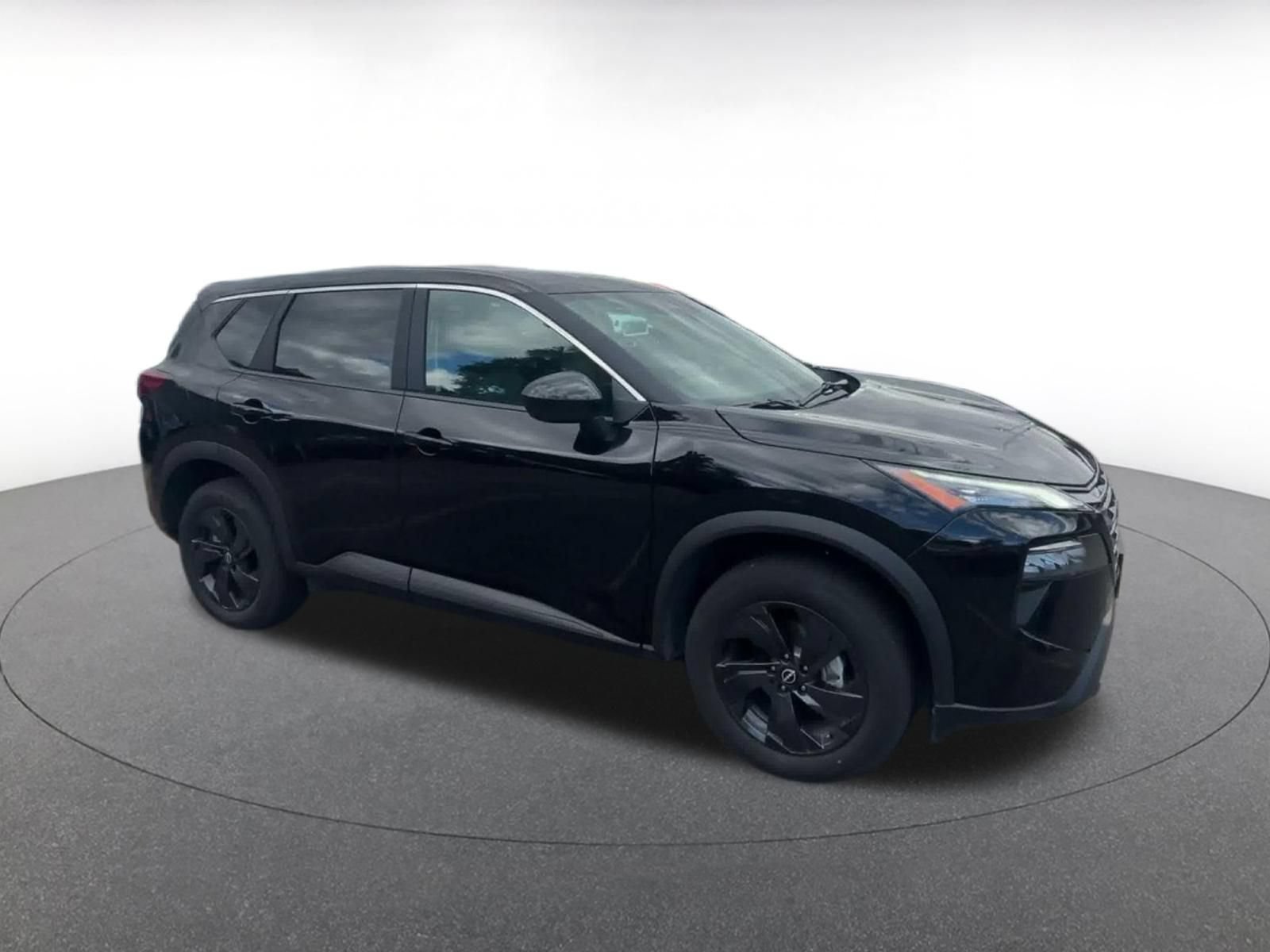 Used 2026 Nissan Rogue SV AWD/4WD image 2