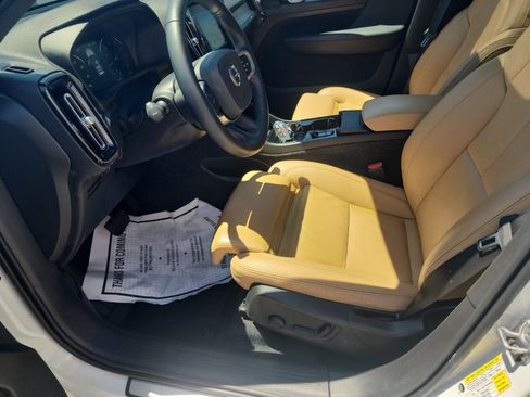 Used 2020 Volvo XC40 T4 Inscription w/ Protection Package Premier FWD image 12
