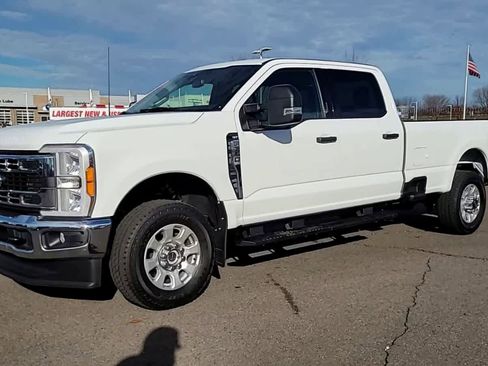 Used 2023 Ford F350 XLT image 4