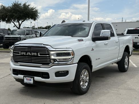 Used 2024 RAM 2500 Laramie w/ Safety Group AWD/4WD image 9