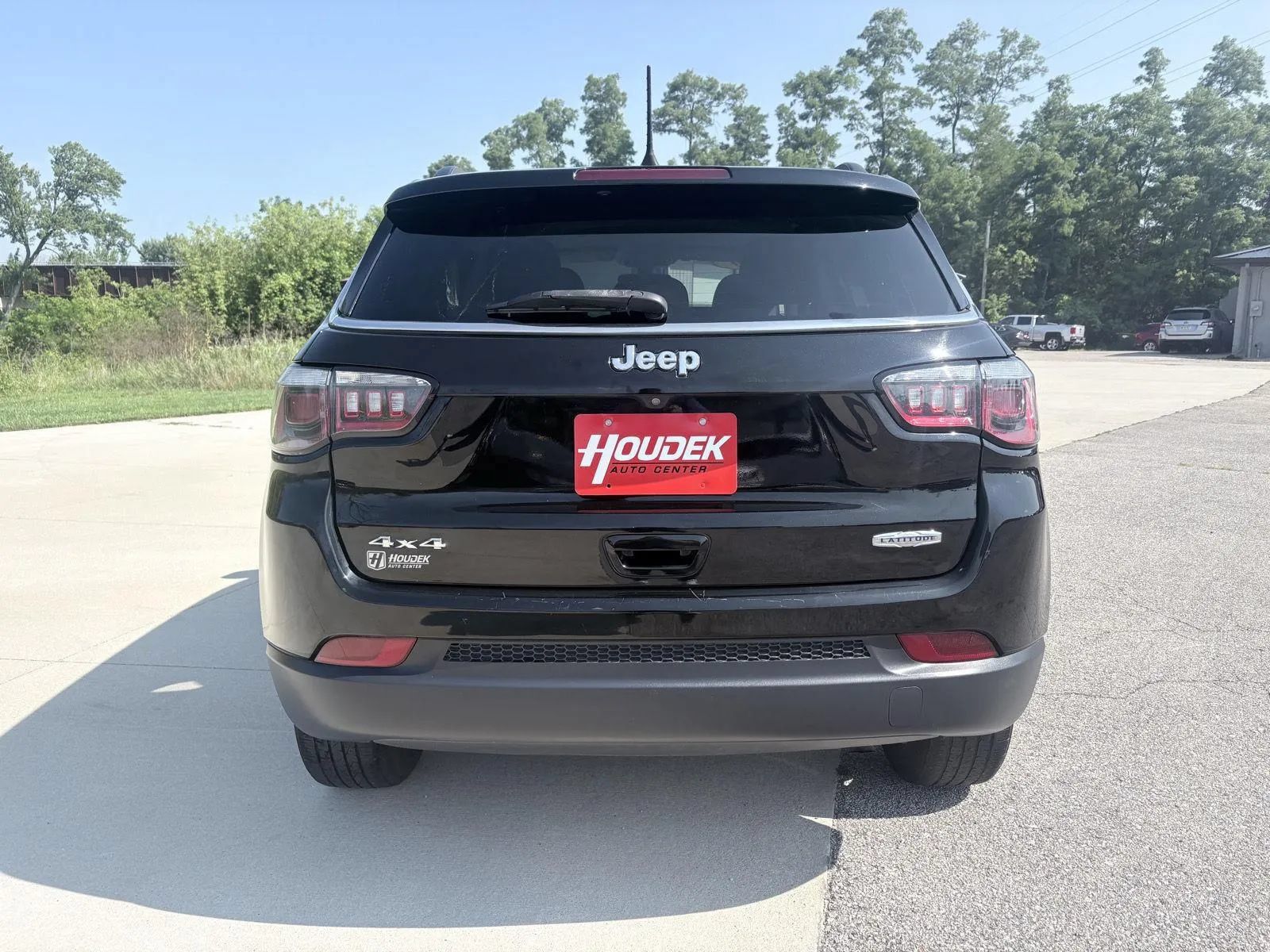Used 2019 Jeep Compass Latitude w/ Popular Equipment Group AWD/4WD image 5
